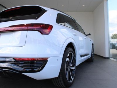 صورة 8 لـ 2025 AUDI Q8 E-TRON