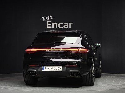 PORSCHE MACAN - 4