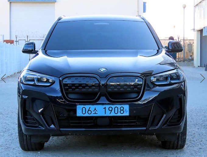 BMW IX3 - View 1