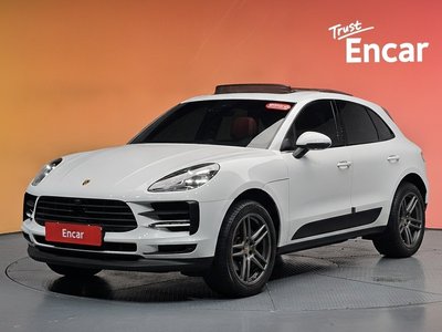 PORSCHE MACAN - 1