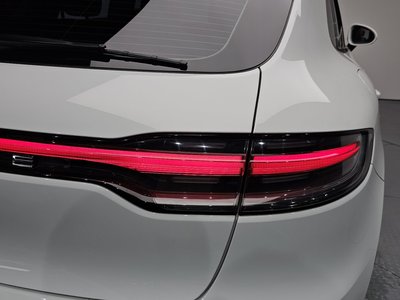 PORSCHE MACAN - 10