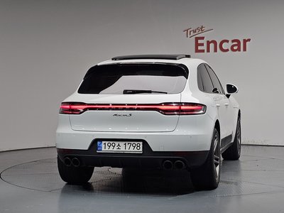 PORSCHE MACAN - 4