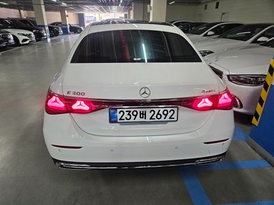 MERCEDES-BENZ E-CLASS - 9