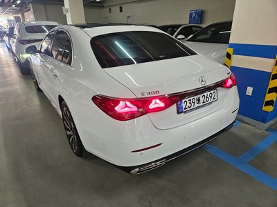 MERCEDES-BENZ E-CLASS - 8