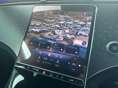 MERCEDES-BENZ EQE - 10