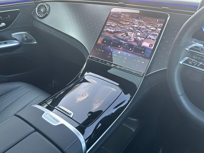 MERCEDES-BENZ EQE - 9