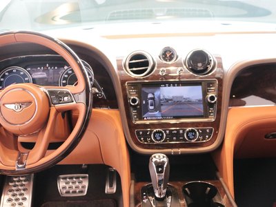 BENTLEY BENTAYGA - 3