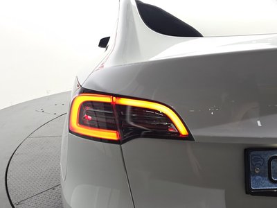 صورة 10 لـ 2022 Tesla MODEL Y