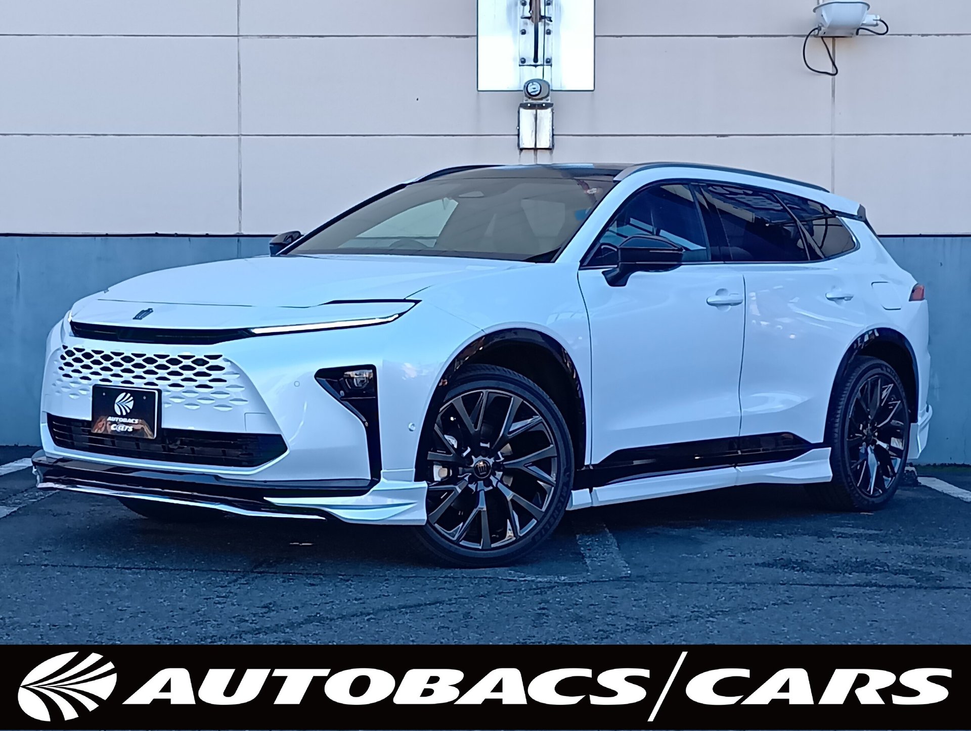 TOYOTA CROWN ESTATE - View 1