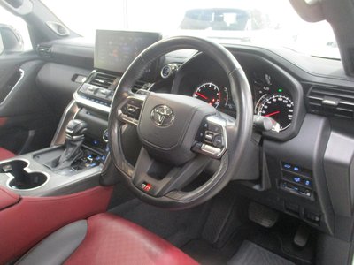 TOYOTA LAND CRUISER 300 - 6