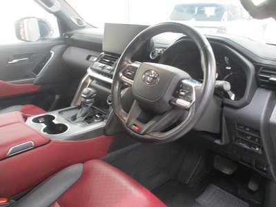 TOYOTA LAND CRUISER 300 - 3