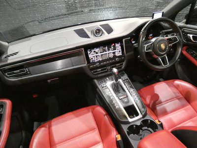 صورة مصغرة 8 لـ 2021 Porsche MACAN