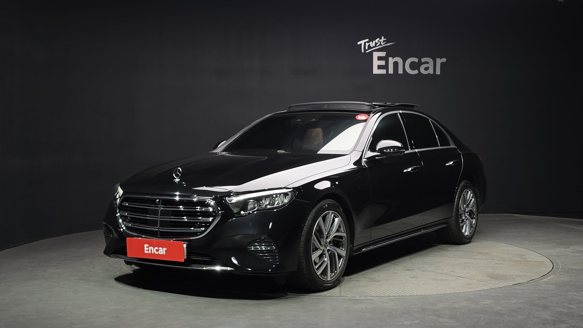 MERCEDES-BENZ E-CLASS - View 1