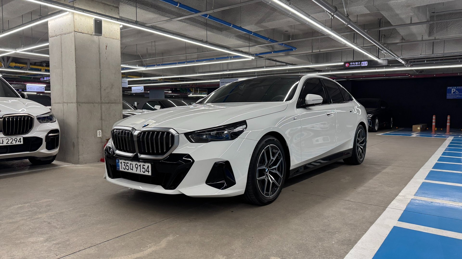 BMW 5 SERIES - View 1