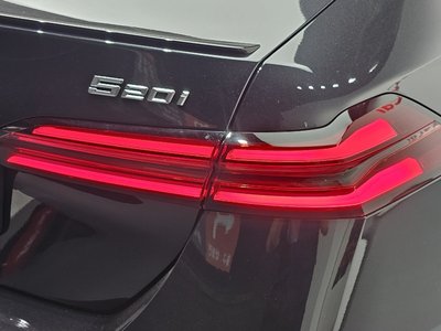 صورة 10 لـ 2025 BMW 5 SERIES