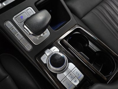 صورة 9 لـ 2020 Genesis G90