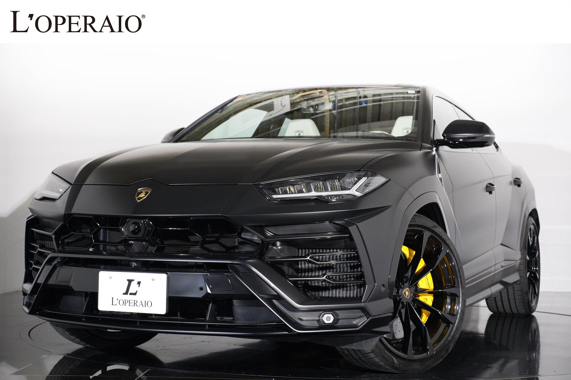 LAMBORGHINI URUS - View 1