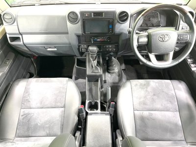 TOYOTA LAND CRUISER 70 - 3