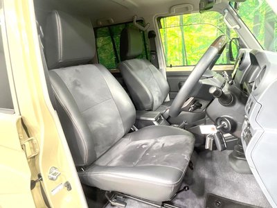 TOYOTA LAND CRUISER 70 - 9