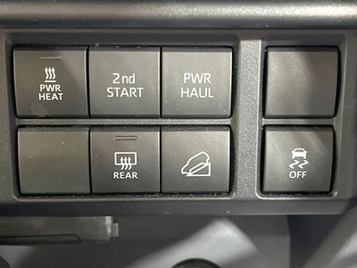 TOYOTA LAND CRUISER 70 - 8