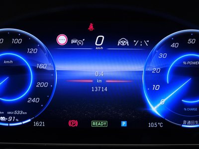 MERCEDES-BENZ EQE - 6