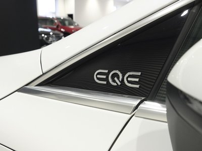 MERCEDES-BENZ EQE - 7