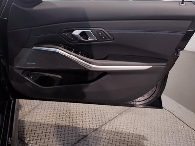 صورة مصغرة 24 لـ 2025 BMW 3 SERIES