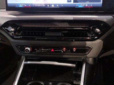 صورة مصغرة 34 لـ 2025 BMW 3 SERIES