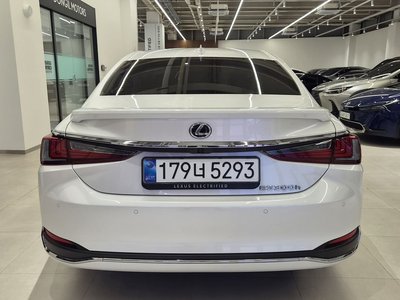 صورة 3 لـ 2025 Lexus ES