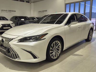 صورة 1 لـ 2025 Lexus ES