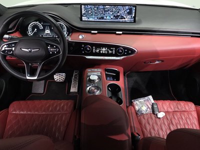 صورة 5 لـ 2022 Genesis GV70