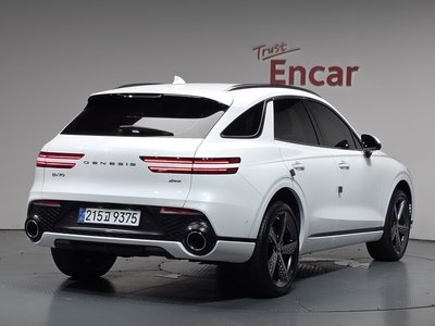 صورة 4 لـ 2022 Genesis GV70