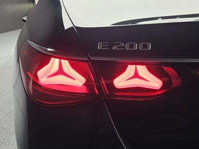 MERCEDES-BENZ E-CLASS - 10