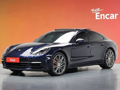 PORSCHE PANAMERA