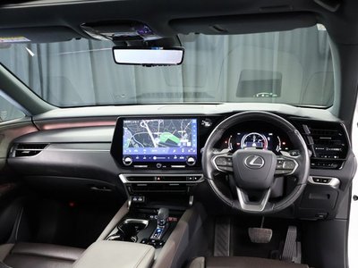صورة 7 لـ 2024 Lexus RX