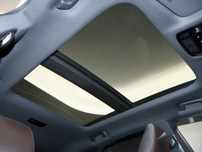 صورة 10 لـ 2024 Lexus RX