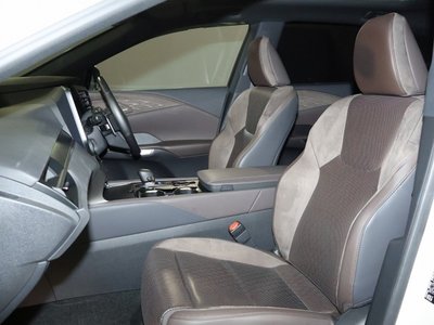 صورة 8 لـ 2024 Lexus RX