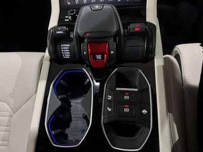 LAMBORGHINI URUS - 9