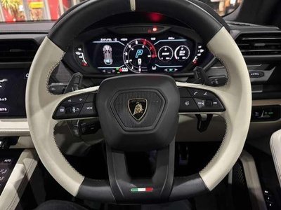 LAMBORGHINI URUS - 4