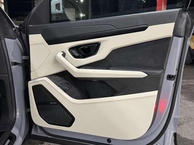 LAMBORGHINI URUS - 7