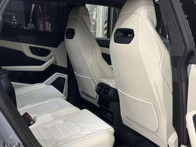 LAMBORGHINI URUS - 5