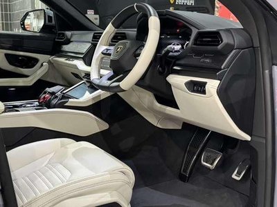 LAMBORGHINI URUS - 3