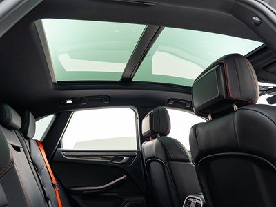 PORSCHE MACAN - 4