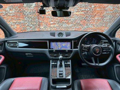 صورة 3 لـ 2023 Porsche MACAN