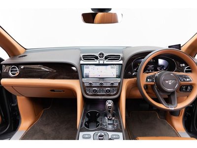 2021 Bentley BENTAYGA photo 2