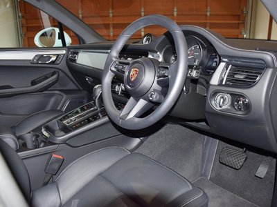 PORSCHE MACAN - 4