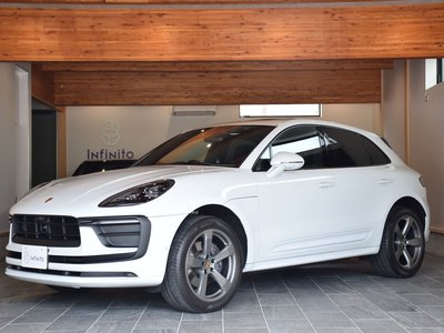 PORSCHE MACAN - 1