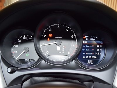 PORSCHE MACAN - 5