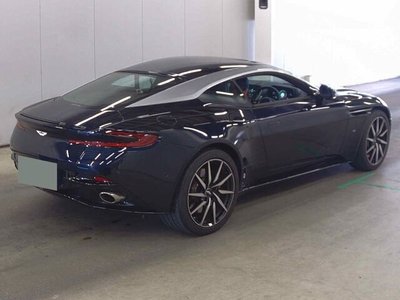 ASTON MARTIN DB11 - 5