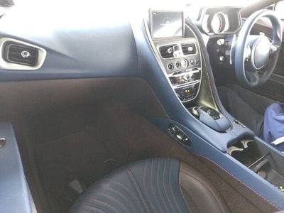 ASTON MARTIN DB11 - 3